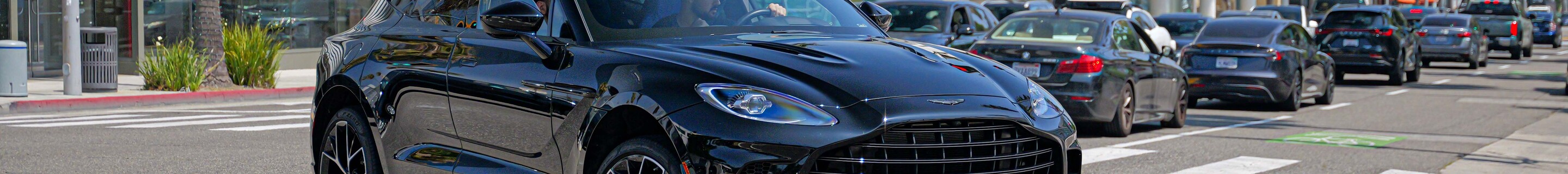 Aston Martin DBX707