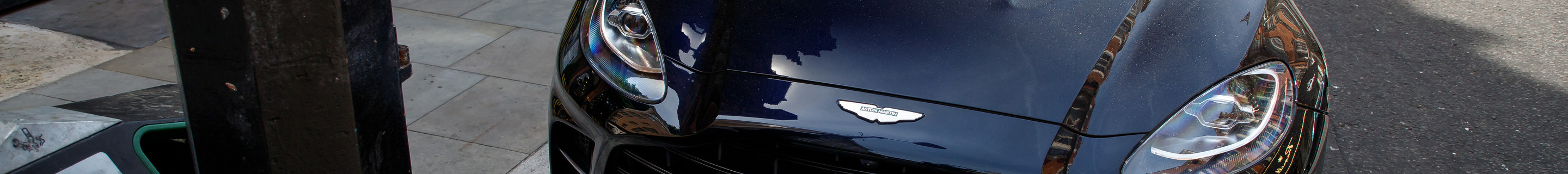 Aston Martin DBX707