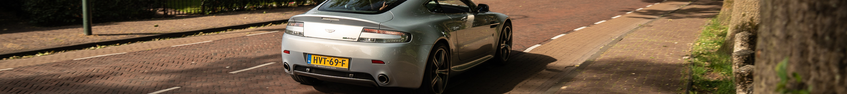 Aston Martin V8 Vantage N400
