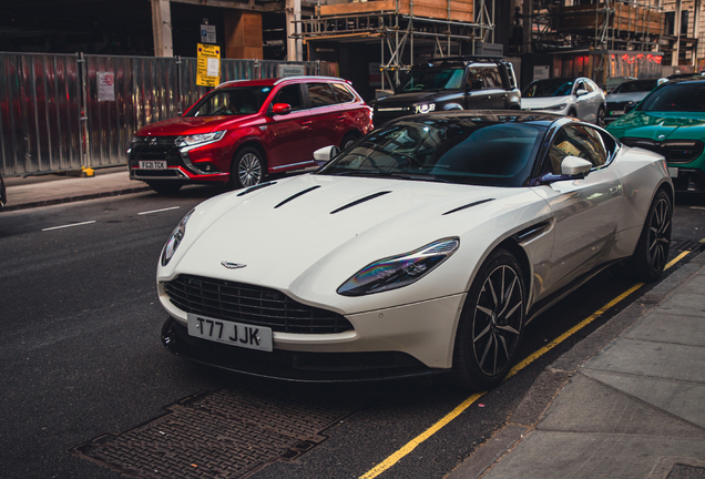 Aston Martin DB11