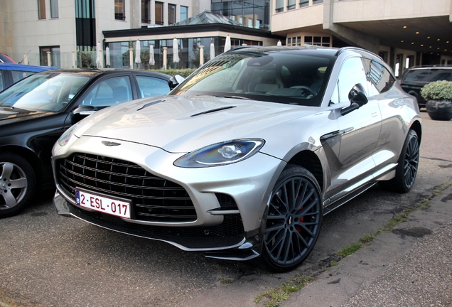 Aston Martin DBX707