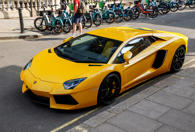 Lamborghini Aventador LP700-4
