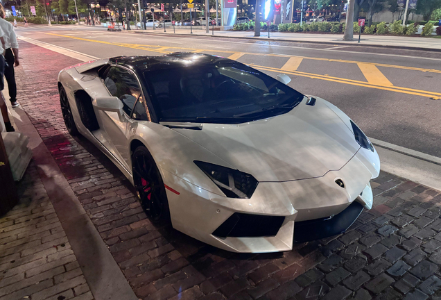 Lamborghini Aventador LP700-4 Roadster