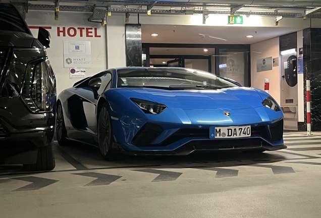 Lamborghini Aventador S LP740-4