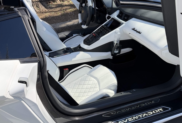 Lamborghini Aventador S LP740-4 Roadster