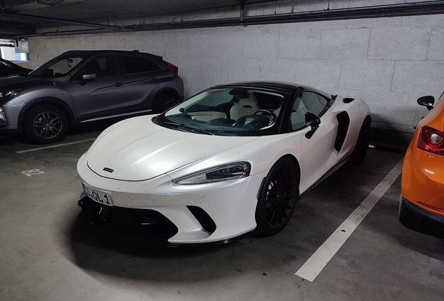 McLaren GT