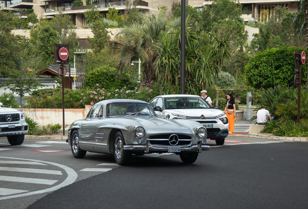 Mercedes-Benz 300 SL Gullwing V8 AMG