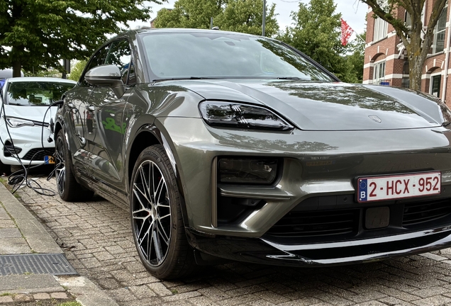 Porsche Macan EV Turbo