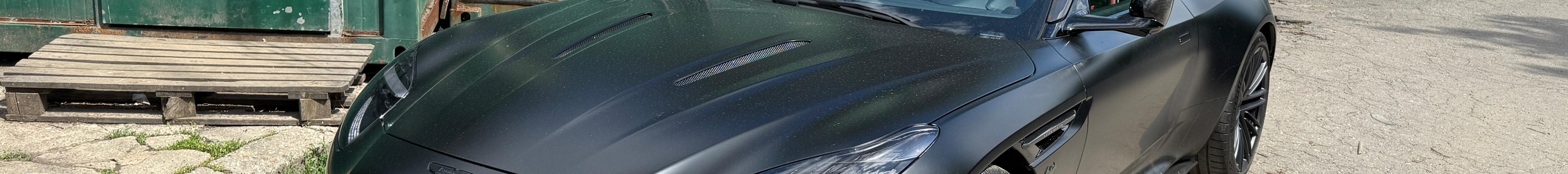 Aston Martin DB12