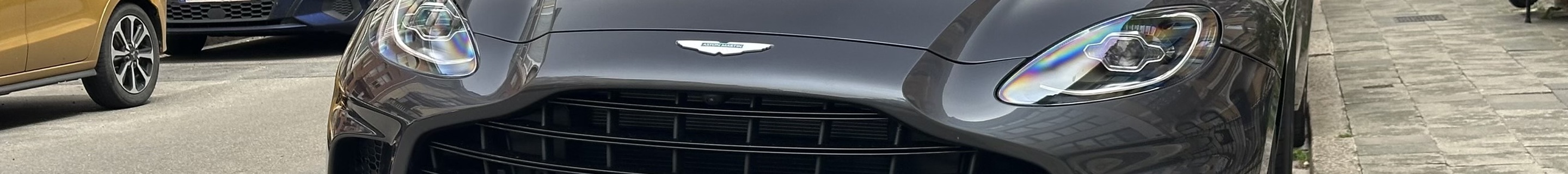 Aston Martin DBX707