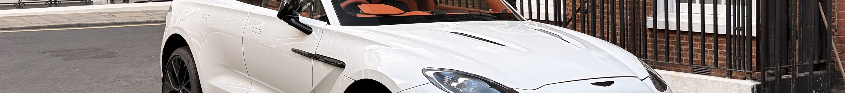 Aston Martin DBX707