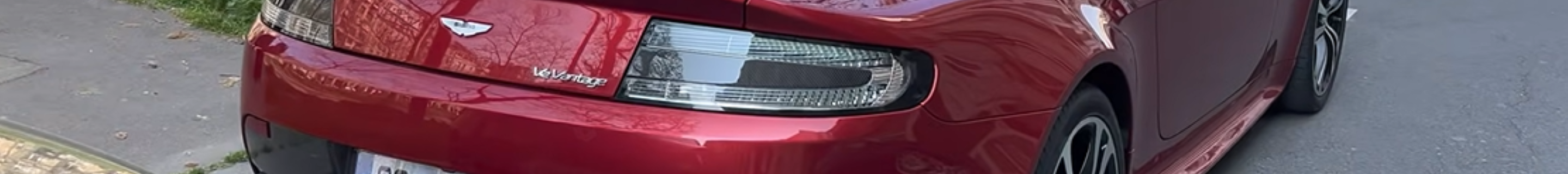 Aston Martin V12 Vantage Roadster
