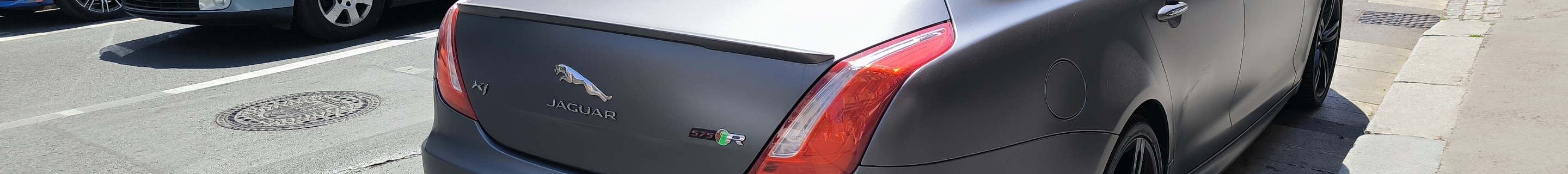 Jaguar XJR575