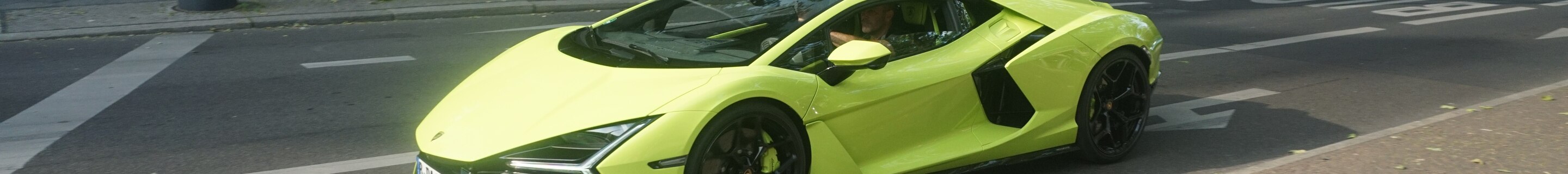 Lamborghini Revuelto