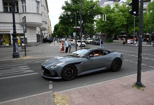 Aston Martin DB12