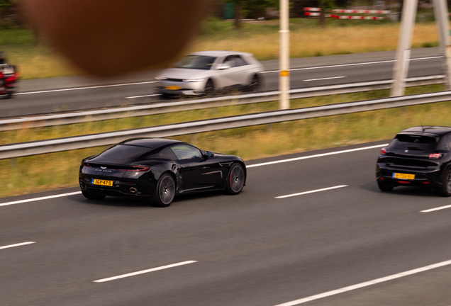 Aston Martin DB12