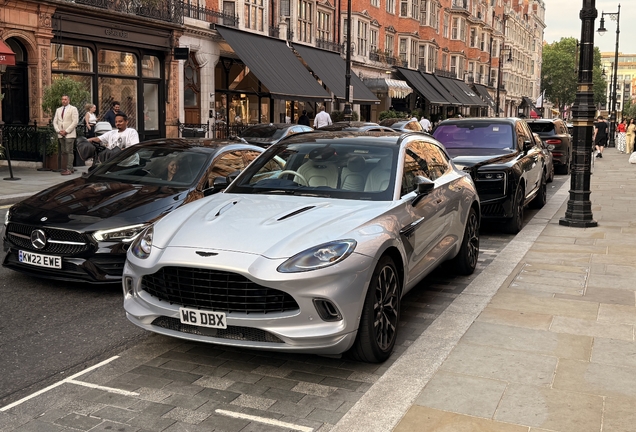Aston Martin DBX