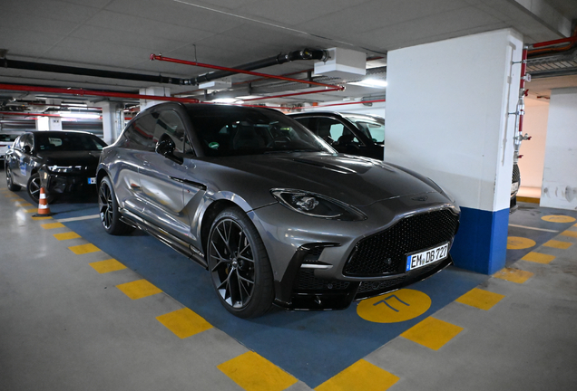 Aston Martin DBX S