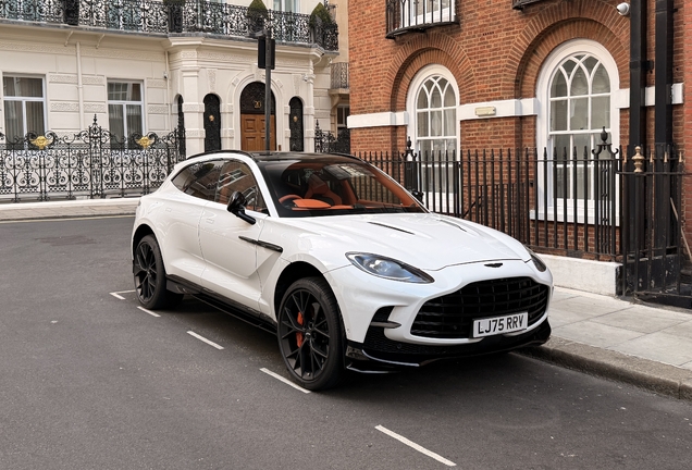 Aston Martin DBX707