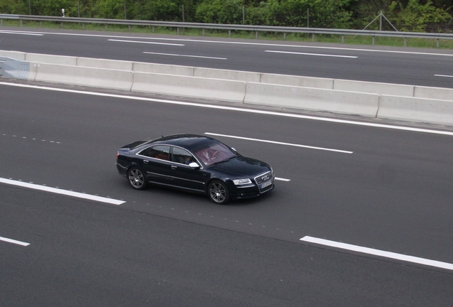 Audi S8 D3
