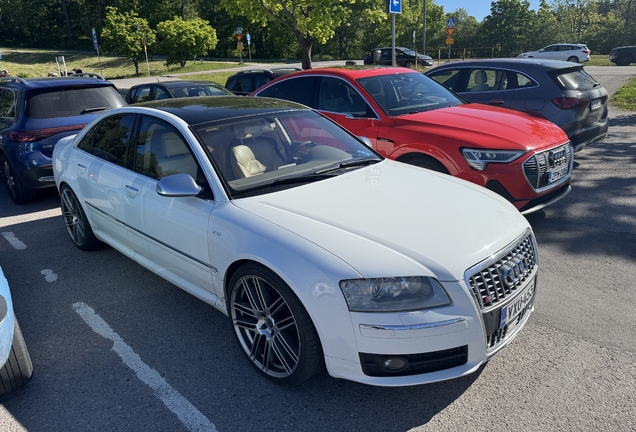 Audi S8 D3