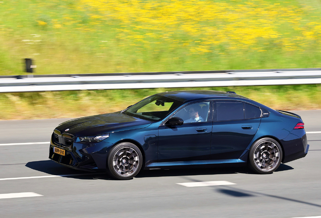 BMW M5 G90