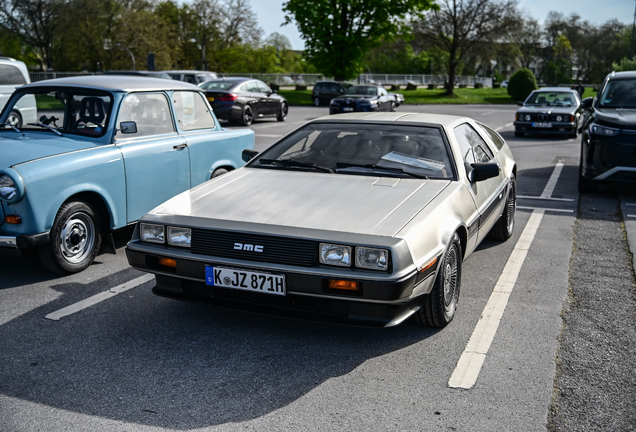 DeLorean DMC-12