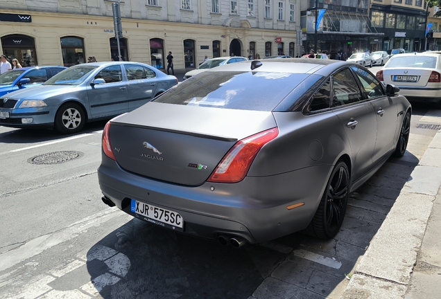 Jaguar XJR575