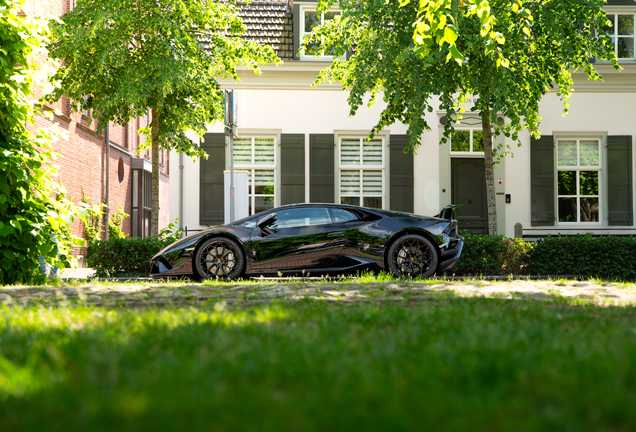 Lamborghini Huracán LP640-4 Performante