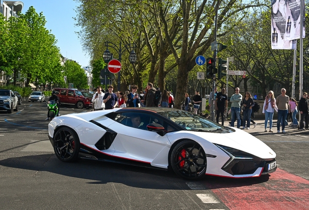 Lamborghini Revuelto