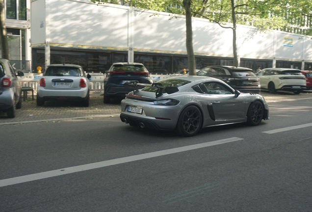 Porsche 718 Cayman GT4 RS Weissach Package