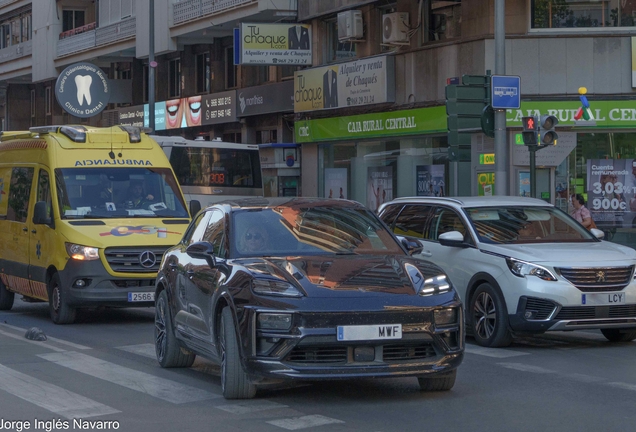 Porsche Macan EV Turbo