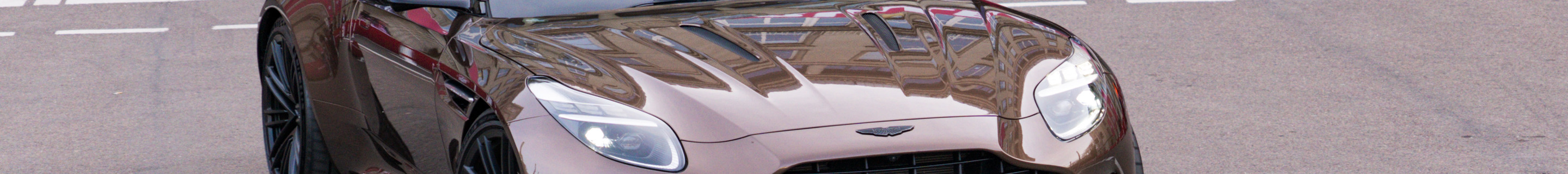 Aston Martin DB12