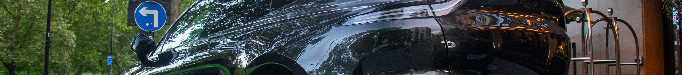 Aston Martin DBX S