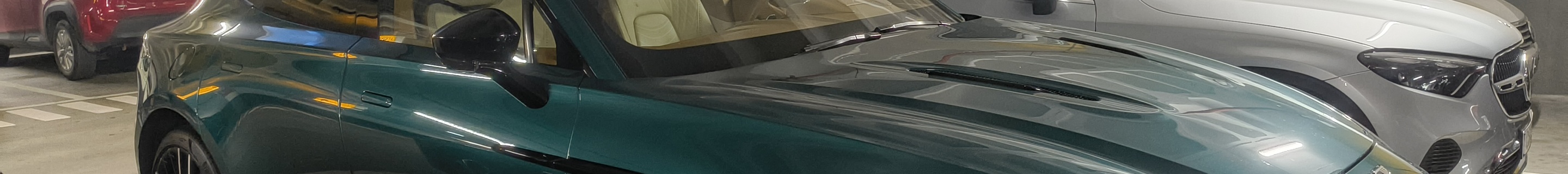 Aston Martin DBX707