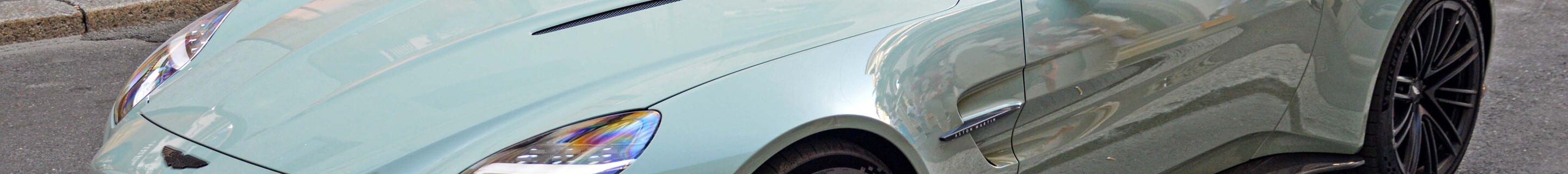 Aston Martin V8 Vantage Roadster 2025