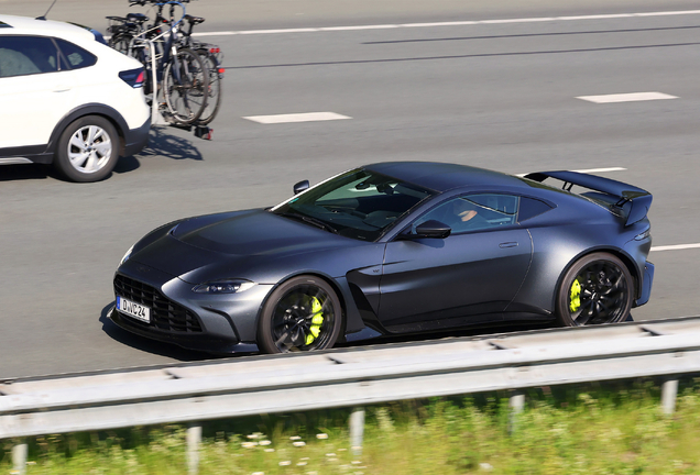 Aston Martin V12 Vantage 2023