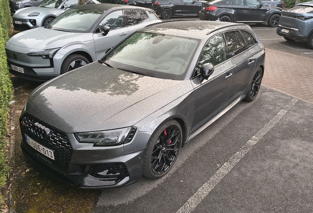 Audi RS4 Avant B9