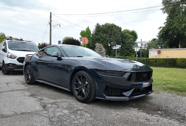 Ford Mustang Dark Horse 2024