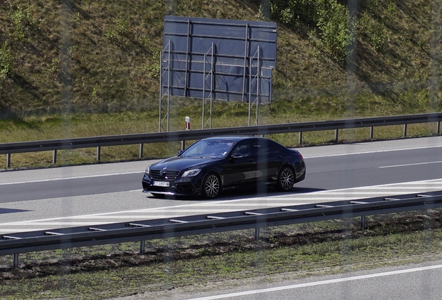 Mercedes-Benz Brabus S B63-700 V222
