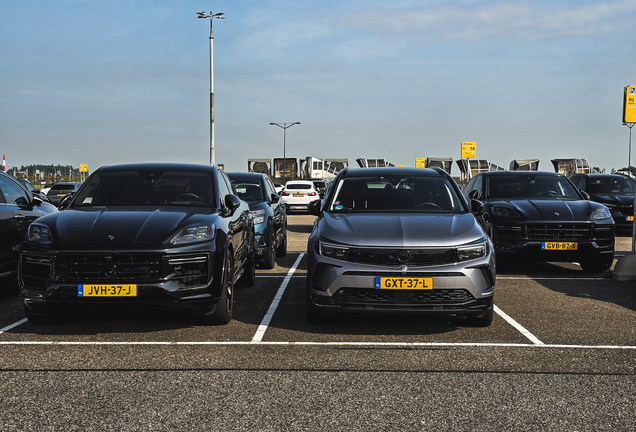 Porsche Cayenne Coupé Turbo E-Hybrid