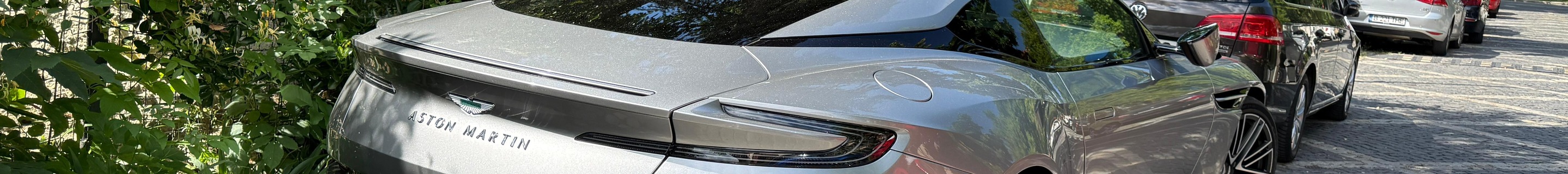 Aston Martin DB12