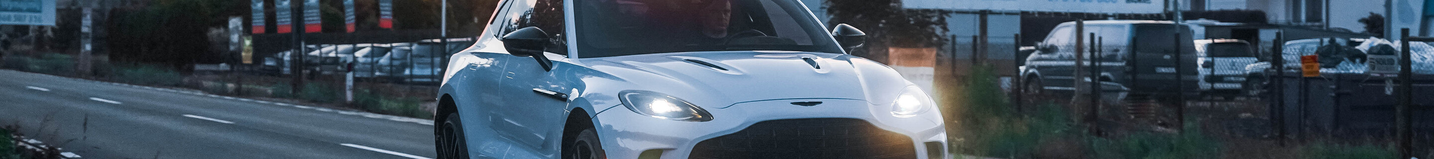 Aston Martin DBX707