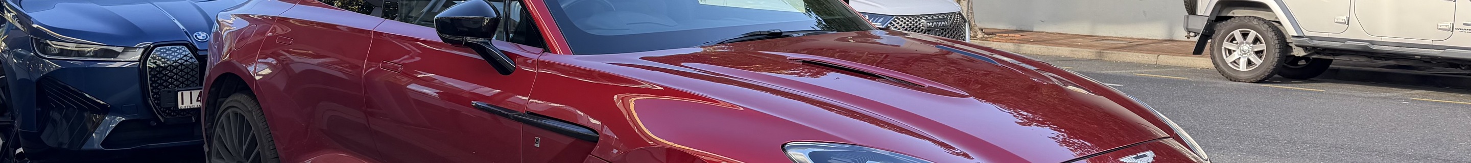 Aston Martin DBX707
