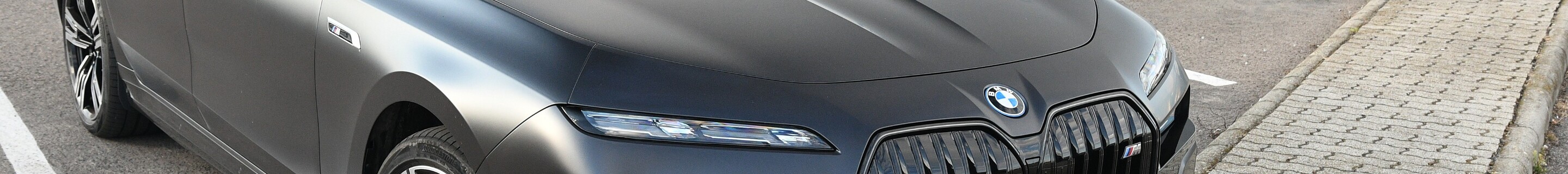 BMW M760e xDrive