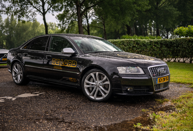 Audi S8 D3