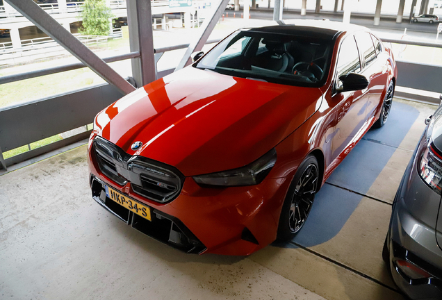 BMW M5 G90