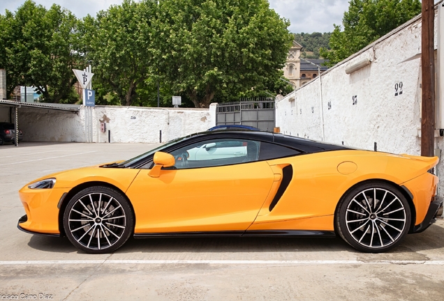 McLaren GT