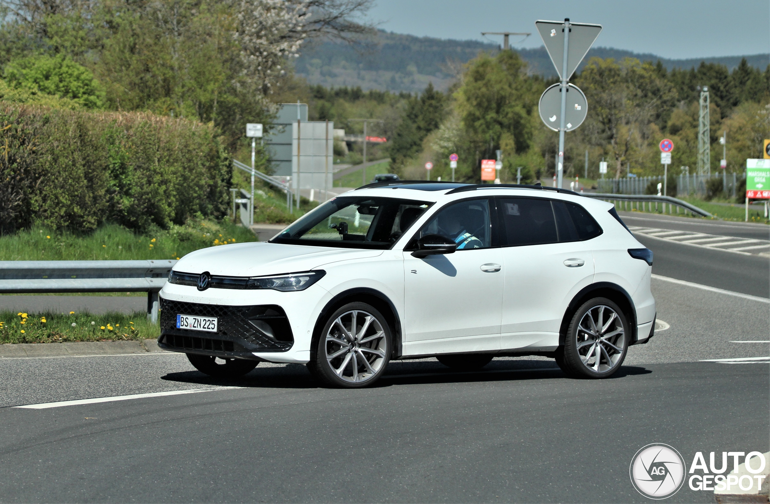 Volkswagen tiguan r 2027