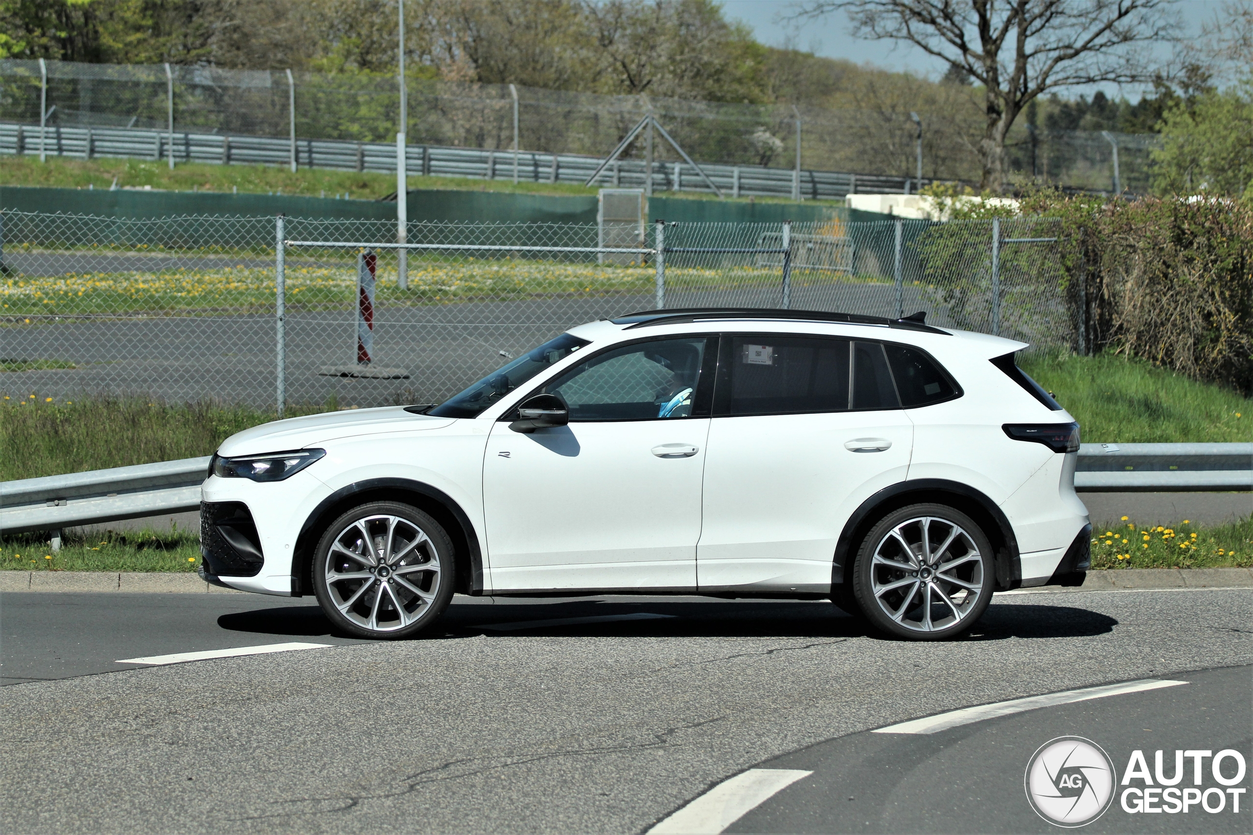 Volkswagen tiguan r 2027